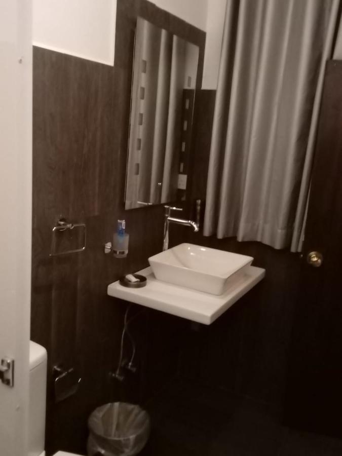 The Bliss Hostel Канди Екстериор снимка
