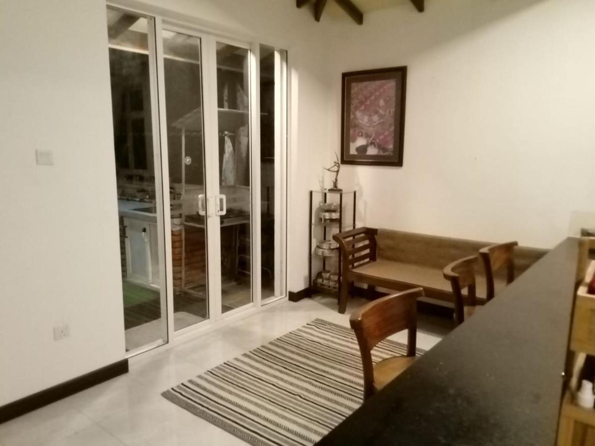 The Bliss Hostel Канди Екстериор снимка
