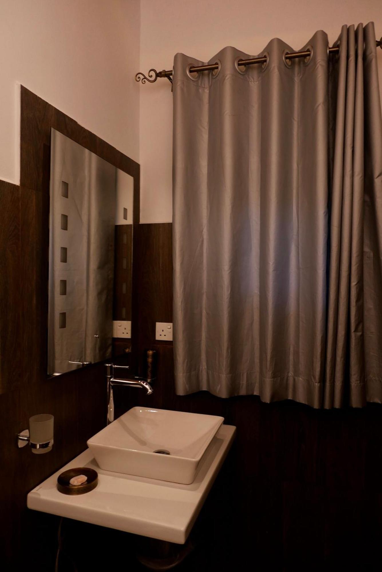 The Bliss Hostel Канди Екстериор снимка