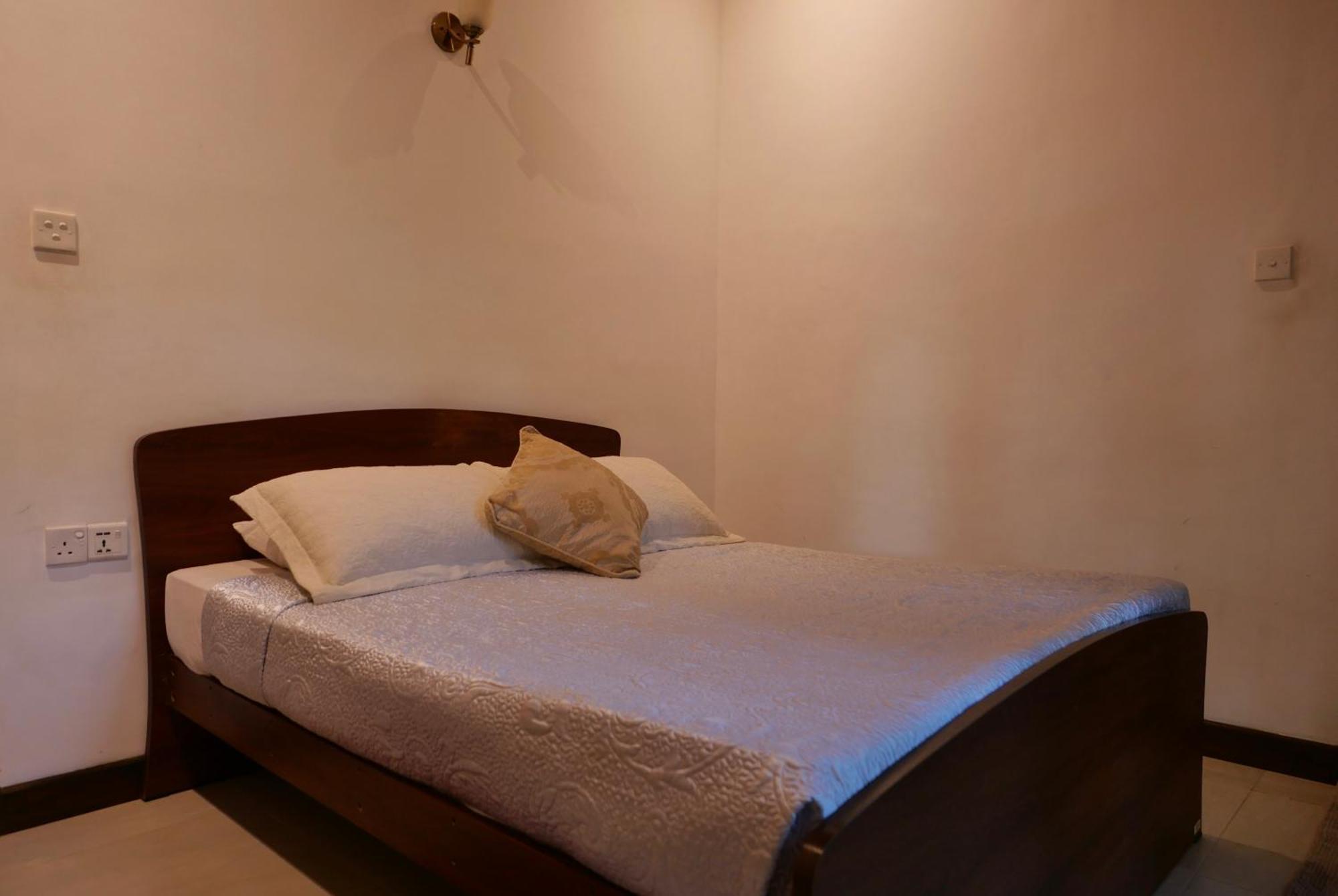 The Bliss Hostel Канди Екстериор снимка