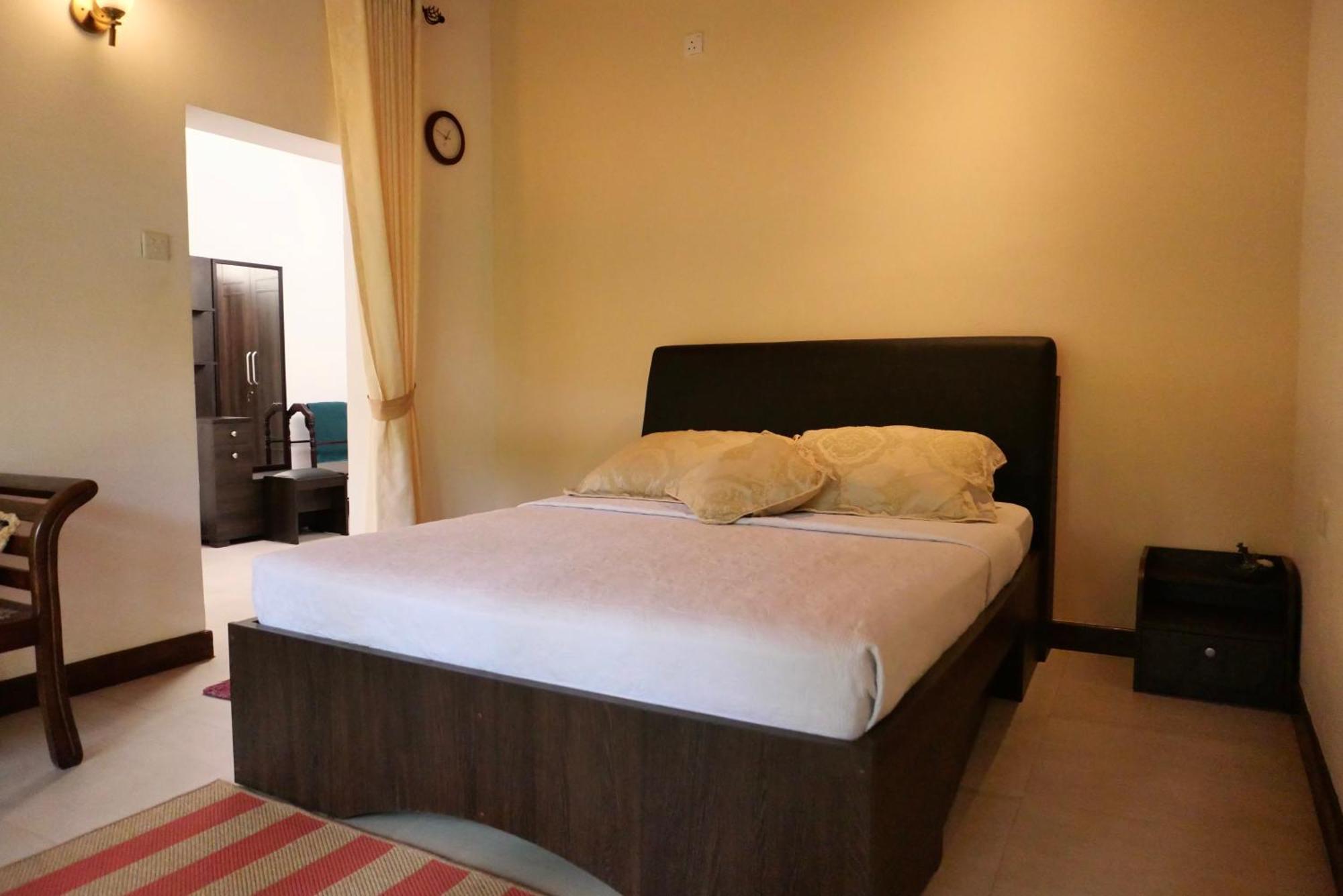 The Bliss Hostel Канди Екстериор снимка