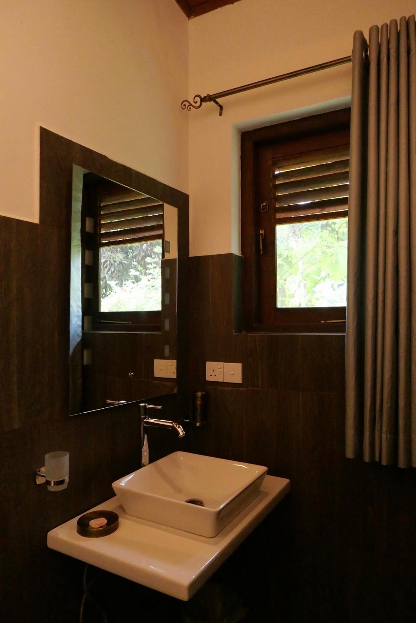 The Bliss Hostel Канди Екстериор снимка