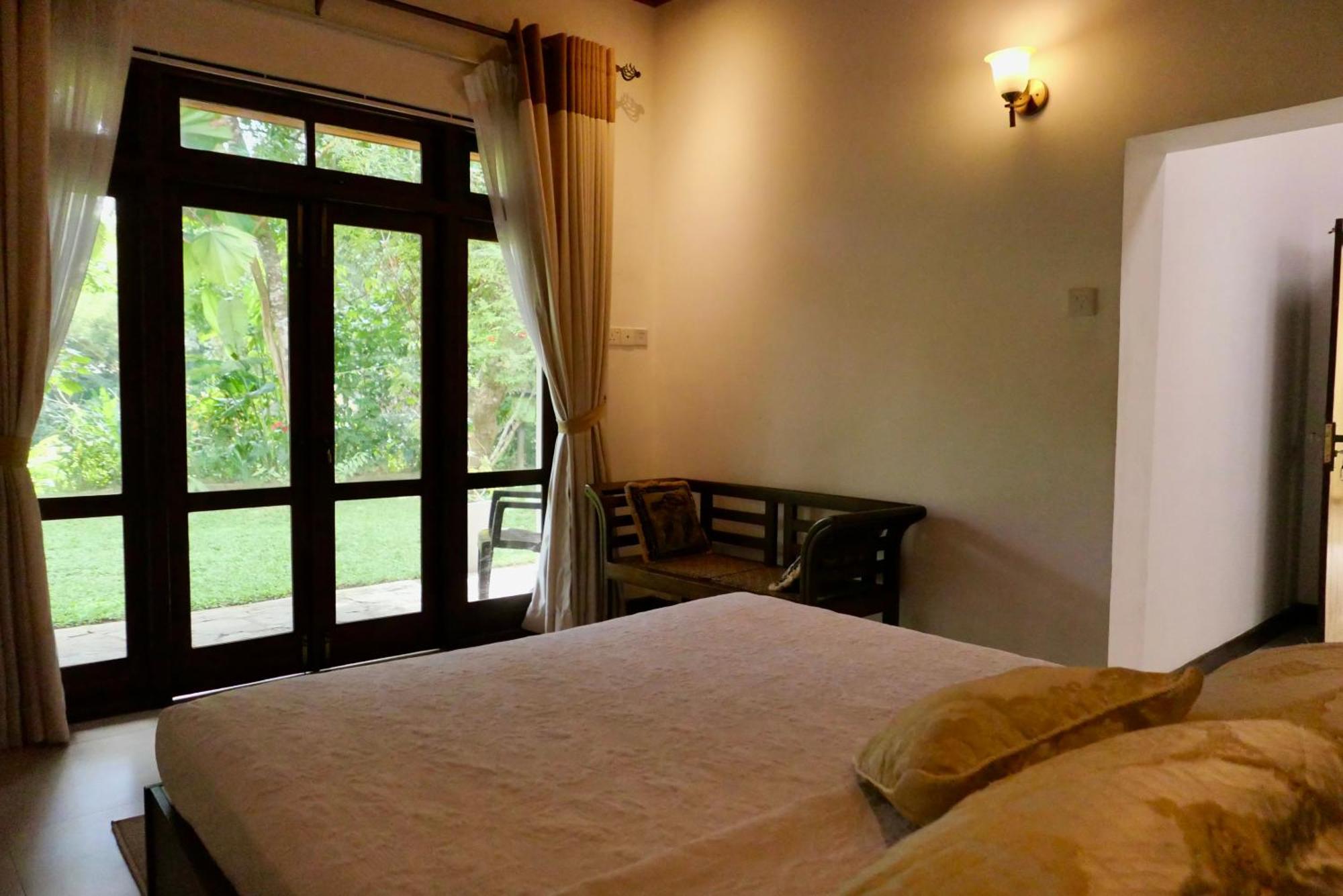 The Bliss Hostel Канди Екстериор снимка
