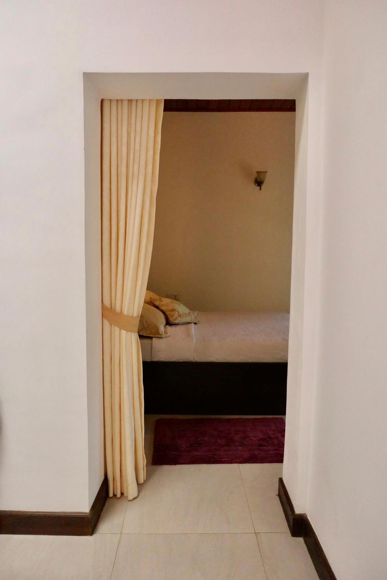 The Bliss Hostel Канди Екстериор снимка